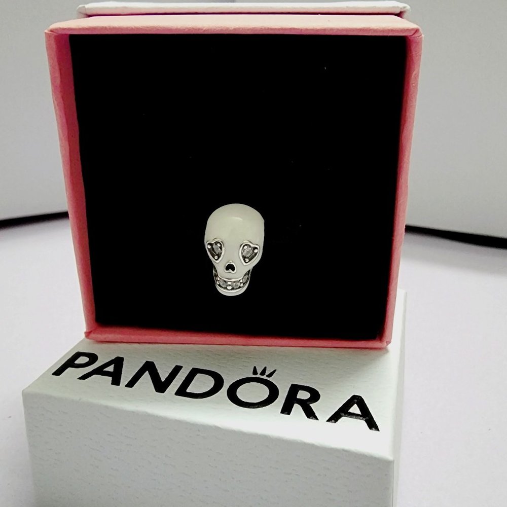Pandora Glow-in-the-dark Sparkling Skull Charm